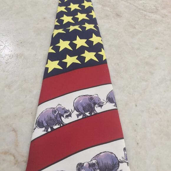 MIKE LUCKOVICH SILK ELEPHANT DESIGN TIE - Picture 5 of 7